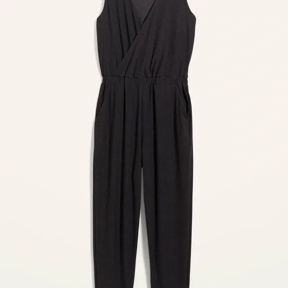 BREATH ON - Sleeveless Black Jumpsuit
Old Navy Active
Size M - Picture 5 of 8